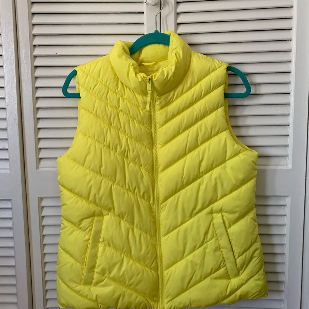 NWT highlighter yellow GAP puffer vest size M